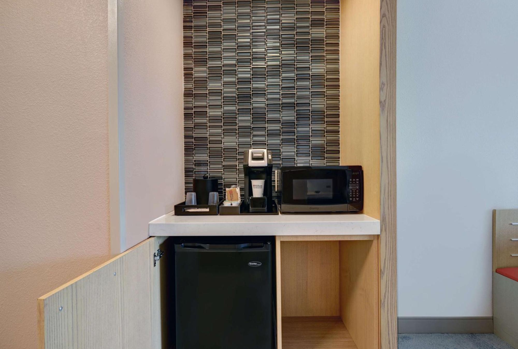 Hilton Garden Inn Манассас Экстерьер фото