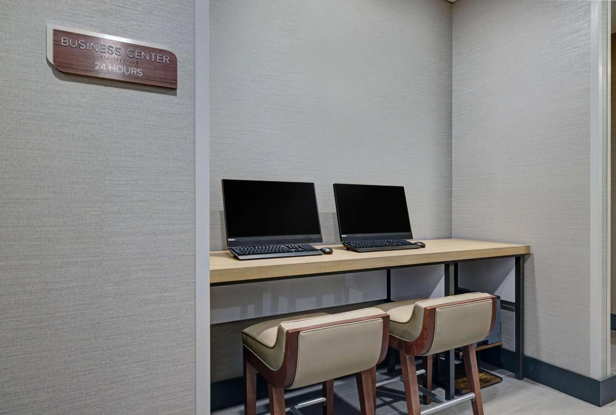 Hilton Garden Inn Манассас Экстерьер фото